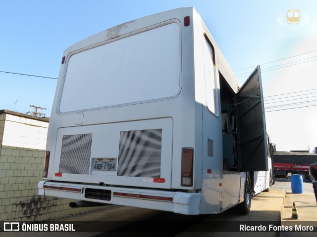 Motorhomes 1764 na cidade de Fazenda Rio Grande, Paraná, Brasil, por Ricardo Fontes Moro. Número da foto: #9332267.