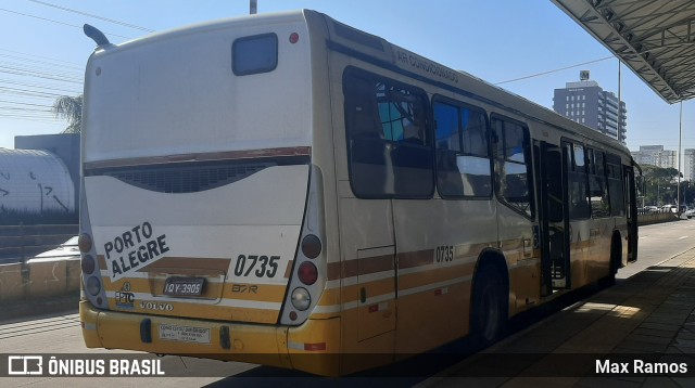 Companhia Carris Porto-Alegrense 0735 na cidade de Porto Alegre, Rio Grande do Sul, Brasil, por Max Ramos. Número da foto: #9420025.
