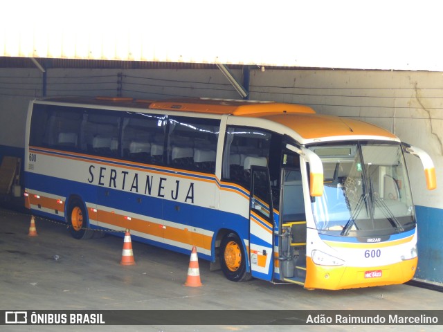 Viação Sertaneja 600 na cidade de Paracatu, Minas Gerais, Brasil, por Adão Raimundo Marcelino. ID da foto: 9420449.