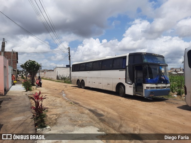 Ônibus Particulares 15725 na cidade de Arapiraca, Alagoas, Brasil, por Diego Faria. ID da foto: 9338314.