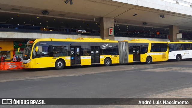 Viação Pioneira 225975 na cidade de Brasília, Distrito Federal, Brasil, por André Luis Nascimento . Número da foto: #9340386.