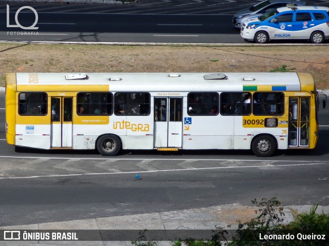 Plataforma Transportes 30092 na cidade de Salvador, Bahia, Brasil, por Leonardo Queiroz. Número da foto: #9342405.