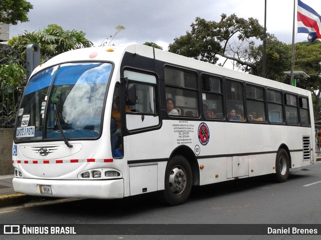 Coesa 121 na cidade de Catedral, San José, San José, Costa Rica, por Daniel Brenes. Número da foto: #9350387.