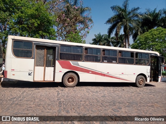 Ônibus Particulares 631 na cidade de Correntina, Bahia, Brasil, por Ricardo Oliveira. Número da foto: #9352617.