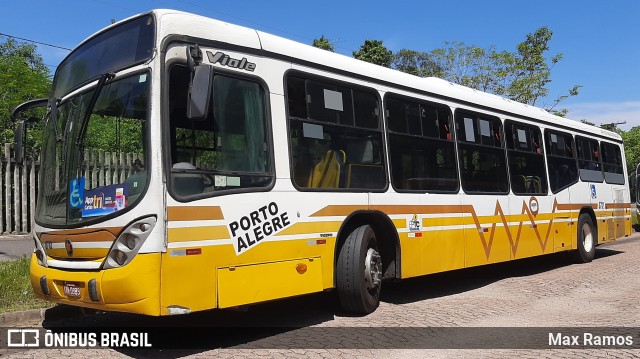 Companhia Carris Porto-Alegrense 0712 na cidade de Porto Alegre, Rio Grande do Sul, Brasil, por Max Ramos. Número da foto: #9425034.