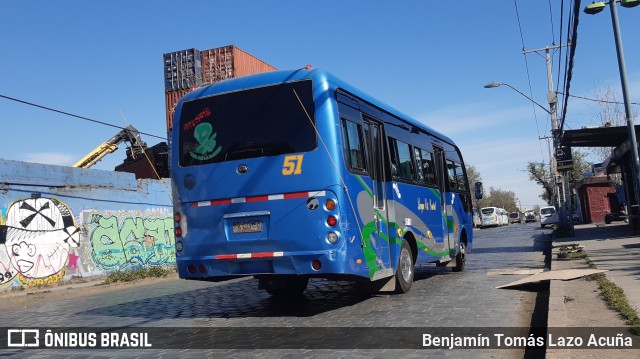 Royal Bus 51 na cidade de Estación Central, Santiago, Metropolitana de Santiago, Chile, por Benjamín Tomás Lazo Acuña. Número da foto: #9463631.