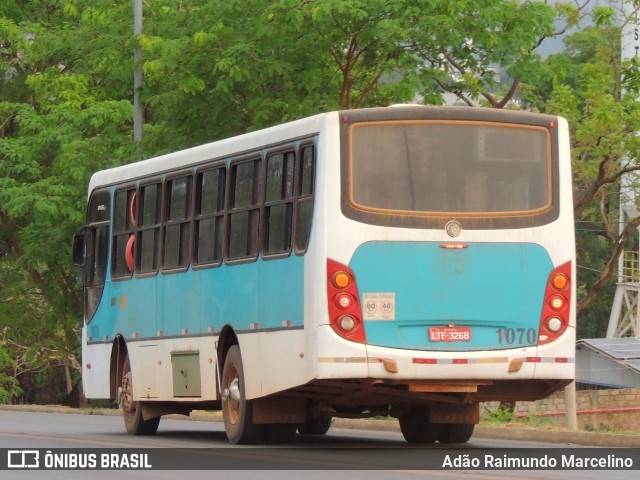 Ônibus Particulares 1070 na cidade de Paracatu, Minas Gerais, Brasil, por Adão Raimundo Marcelino. ID da foto: 9465032.