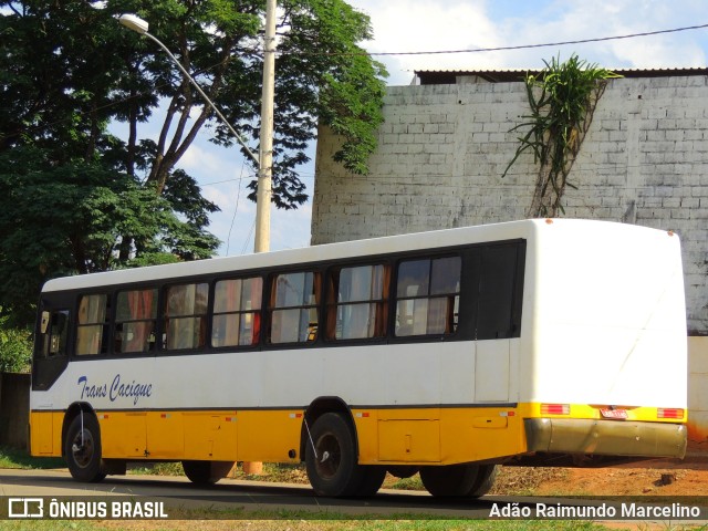 Ônibus Particulares 1140 na cidade de Paracatu, Minas Gerais, Brasil, por Adão Raimundo Marcelino. ID da foto: 9480127.