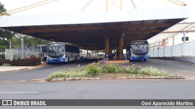 Terminais Rodoviários e Urbanos  na cidade de Catanduva, São Paulo, Brasil, por Osni Aparecido Martins. ID da foto: 9488015.