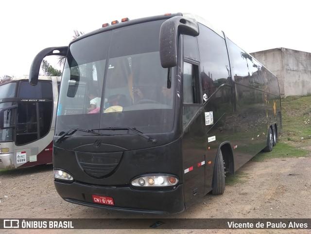 Ônibus Particulares 8195 na cidade de Ipaba, Minas Gerais, Brasil, por Vicente de Paulo Alves. ID da foto: 9491545.