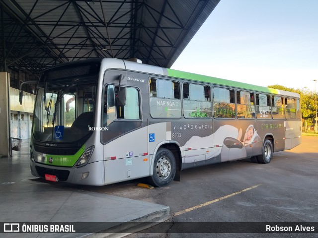 Viação Garcia 8233 na cidade de Paranavaí, Paraná, Brasil, por Robson Alves. Número da foto: #9496472.