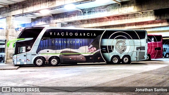 Viação Garcia 8714 na cidade de Curitiba, Paraná, Brasil, por Jonathan Santos. Número da foto: #9496812.