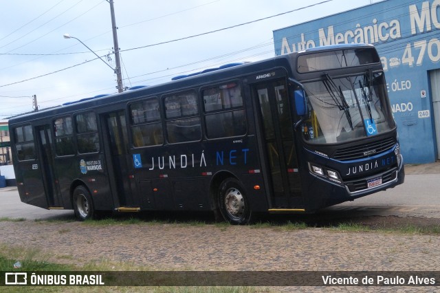 Jundiá Transportadora Turistica 1233 na cidade de Mairinque, São Paulo, Brasil, por Vicente de Paulo Alves. Número da foto: #9496857.