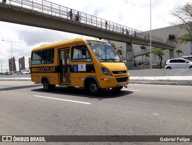 Escolares 9603 na cidade de Natal, Rio Grande do Norte, Brasil, por Gabriel Felipe. Número da foto: #9501011.