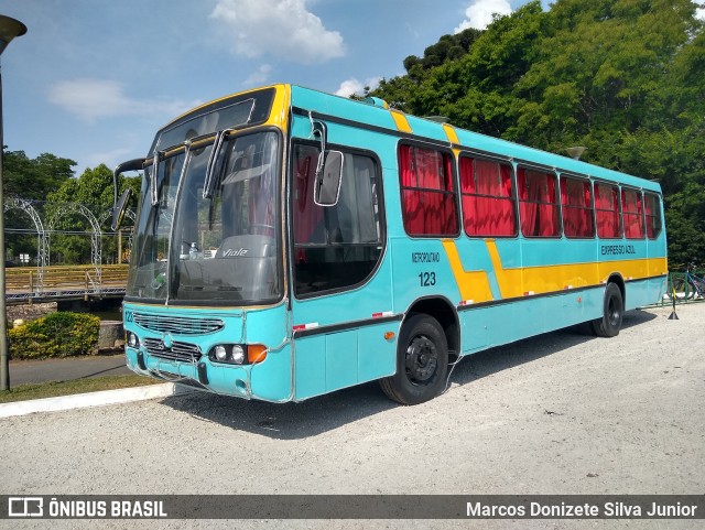 Expresso Azul 123 na cidade de Pinhais, Paraná, Brasil, por Marcos Donizete Silva Junior. Número da foto: #9503201.