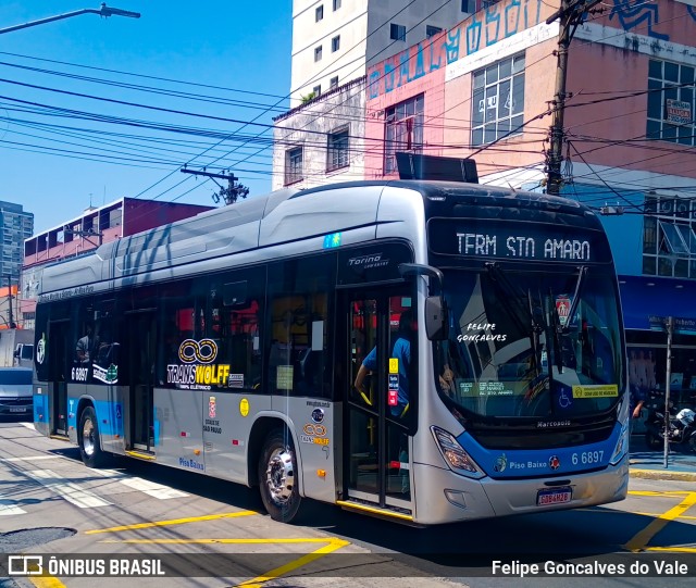 Transwolff Transportes e Turismo 6 6897 na cidade de São Paulo, São Paulo, Brasil, por Felipe Goncalves do Vale. Número da foto: #9503713.