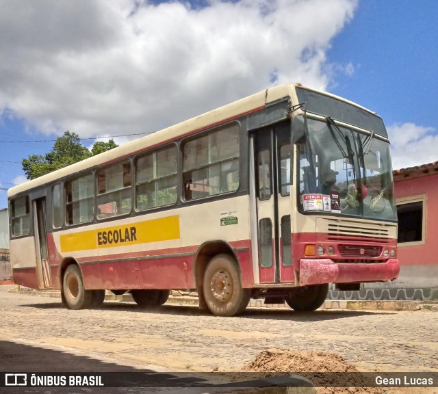 Van Transportes 7202 na cidade de Ataléia, Minas Gerais, Brasil, por Gean Lucas. ID da foto: 9508372.