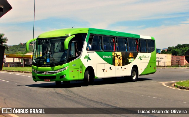 Alfetur - Alfenas Transportes e Turismo 5000 na cidade de Alfenas, Minas Gerais, Brasil, por Lucas Elson de Oliveira. ID da foto: 9513633.