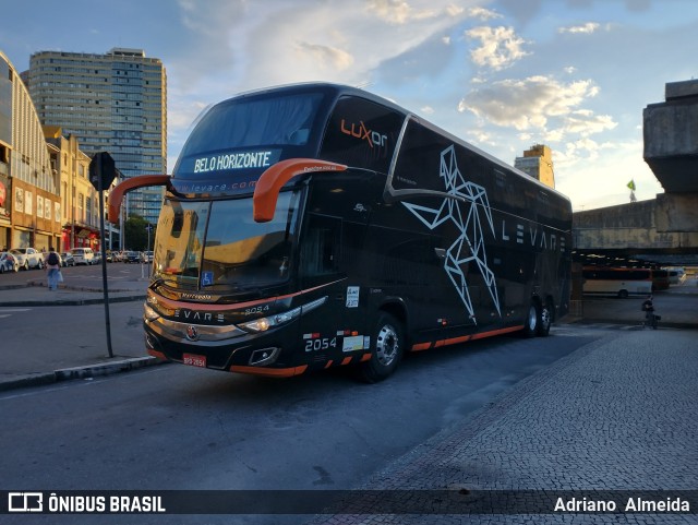 Levare Transportes 2054 na cidade de Belo Horizonte, Minas Gerais, Brasil, por Adriano  Almeida. ID da foto: 9515176.