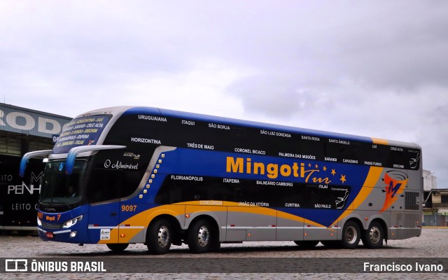 Mingoti Tur 9097 na cidade de Balneário Camboriú, Santa Catarina, Brasil, por Francisco Ivano. Número da foto: #9517763.