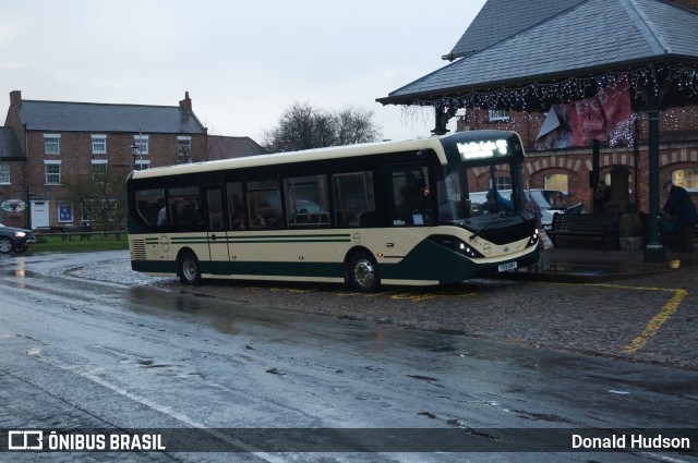 Reliance Buses 16 na cidade de Easingwold, North Yorkshire, Inglaterra, por Donald Hudson. ID da foto: 9538783.