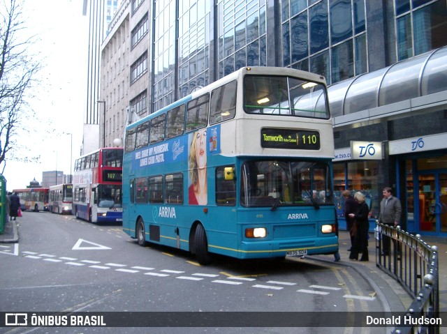 Arriva 4195 na cidade de Birmingham, West Midlands, Inglaterra, por Donald Hudson. Número da foto: #9538617.
