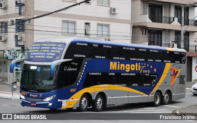 Mingoti Tur 9097 na cidade de Balneário Camboriú, Santa Catarina, Brasil, por Francisco Ivano. Número da foto: #9544873.