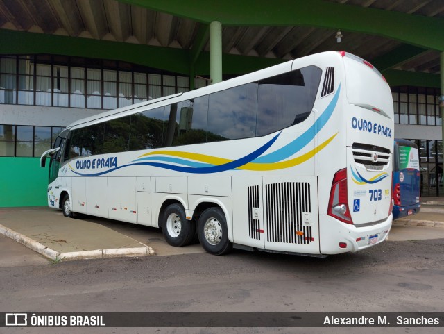 Viação Ouro e Prata 703 na cidade de Chapecó, Santa Catarina, Brasil, por Alexandre M.  Sanches. Número da foto: #9551155.