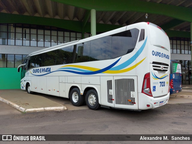 Viação Ouro e Prata 703 na cidade de Chapecó, Santa Catarina, Brasil, por Alexandre M.  Sanches. ID da foto: 9551155.