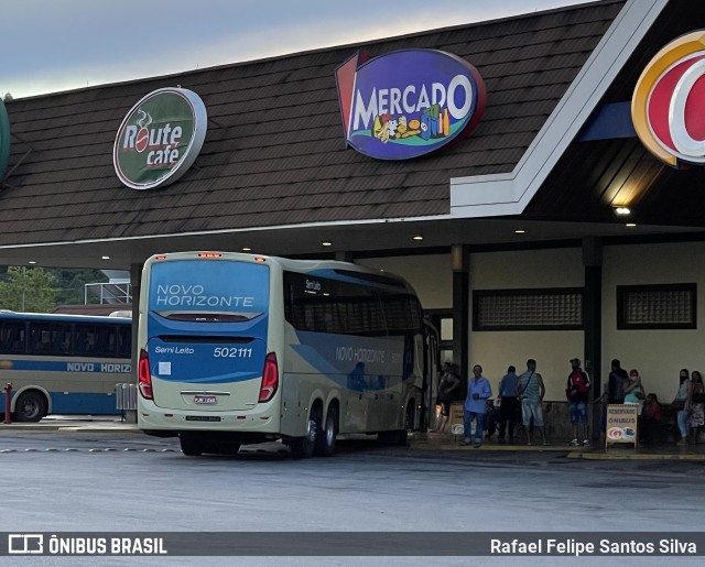 Viação Novo Horizonte 502111 na cidade de Oliveira, Minas Gerais, Brasil, por Rafael Felipe Santos Silva. ID da foto: 9550543.