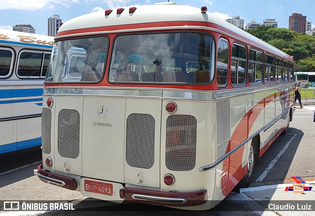 Mercedes-Benz Monobloco O-321 na cidade de São Paulo, São Paulo, Brasil, por Claudio Luiz. ID da foto: 9556327.