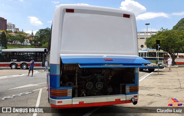 Ônibus Particulares 1212 na cidade de São Paulo, São Paulo, Brasil, por Claudio Luiz. Número da foto: #9559037.