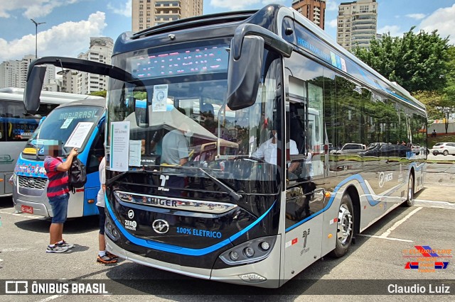 SPTrans - São Paulo Transporte HIGER AZURE A12 BR na cidade de São Paulo, São Paulo, Brasil, por Claudio Luiz. Número da foto: #9563899.