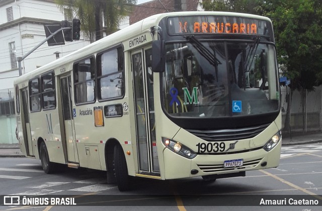 Araucária Transportes Coletivos 19039 na cidade de Curitiba, Paraná, Brasil, por Amauri Caetano. Número da foto: #9519722.