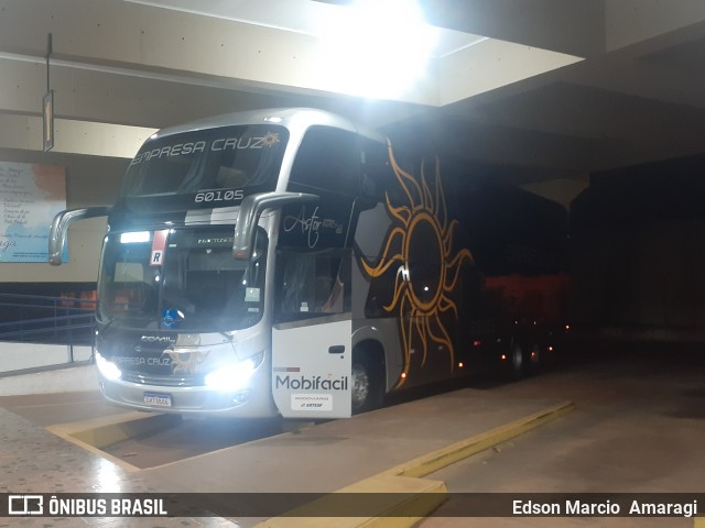 Empresa Cruz 60105 na cidade de Ibitinga, São Paulo, Brasil, por Edson Marcio  Amaragi. ID da foto: 9571732.