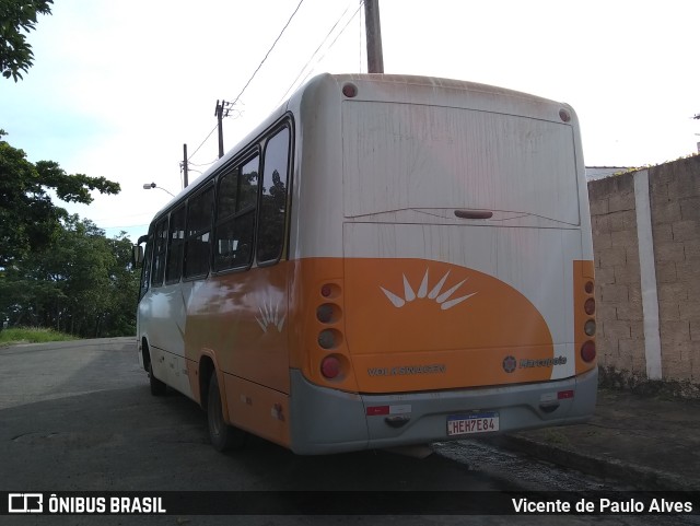 Ônibus Particulares 84 na cidade de Itaúna, Minas Gerais, Brasil, por Vicente de Paulo Alves. ID da foto: 9572250.