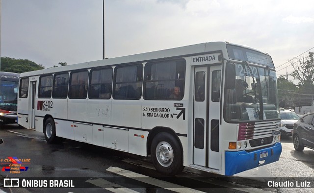 Ônibus Particulares 8298 na cidade de São Paulo, São Paulo, Brasil, por Claudio Luiz. Número da foto: #9572852.