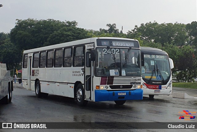 Ônibus Particulares 8298 na cidade de São Paulo, São Paulo, Brasil, por Claudio Luiz. Número da foto: #9572850.