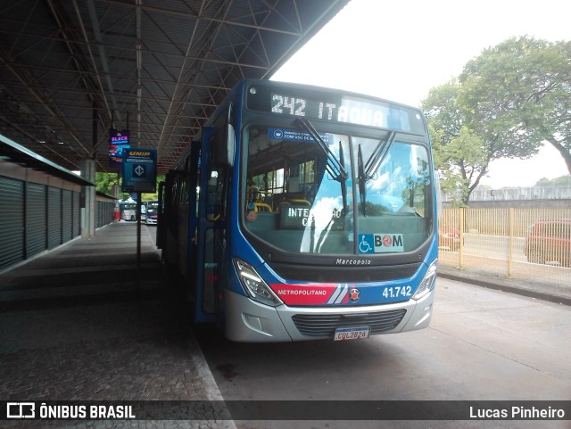 Radial Transporte Coletivo 41.742 na cidade de São Paulo, São Paulo, Brasil, por Lucas Pinheiro. ID da foto: 9571395.