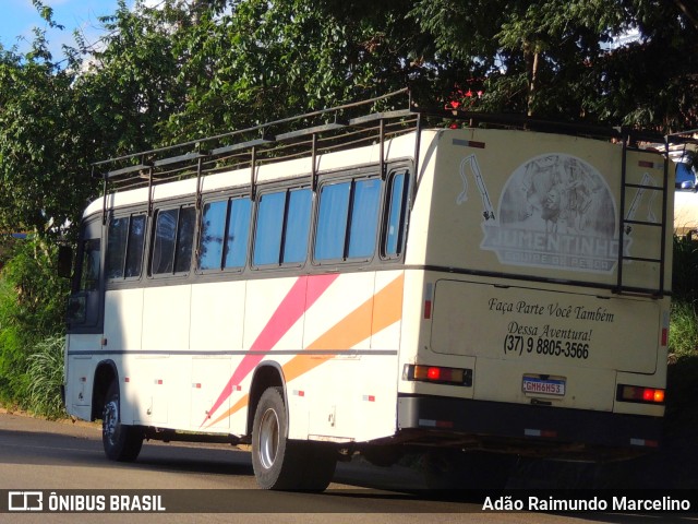 Ônibus Particulares 6753 na cidade de Paracatu, Minas Gerais, Brasil, por Adão Raimundo Marcelino. ID da foto: 9576810.