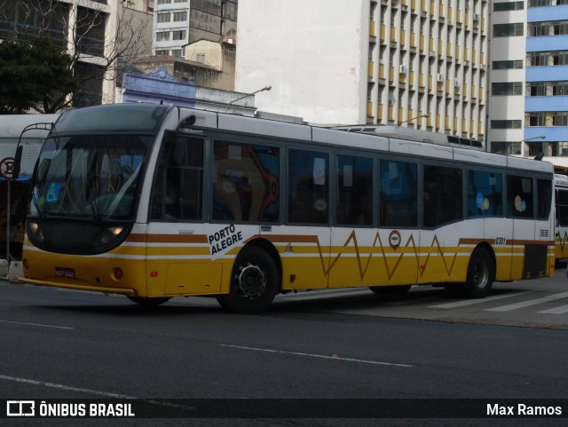 Companhia Carris Porto-Alegrense 0301 na cidade de Porto Alegre, Rio Grande do Sul, Brasil, por Max Ramos. Número da foto: #9578302.
