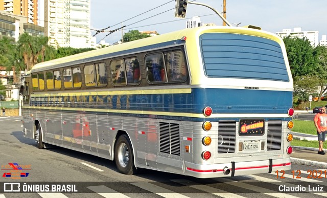 Ônibus Particulares 7124 na cidade de São Paulo, São Paulo, Brasil, por Claudio Luiz. Número da foto: #9580819.