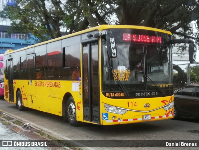 Busetas Heredianas 114 na cidade de Merced, San José, San José, Costa Rica, por Daniel Brenes. ID da foto: 9580387.