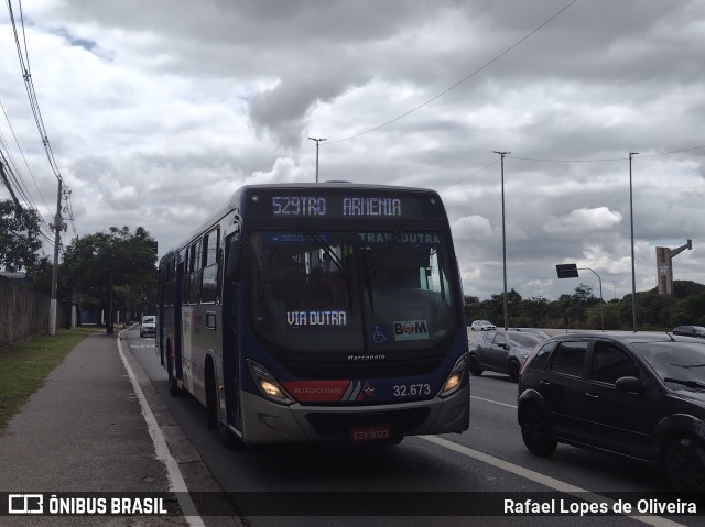 Viação Transdutra 32.673 na cidade de São Paulo, São Paulo, Brasil, por Rafael Lopes de Oliveira. Número da foto: #9584723.