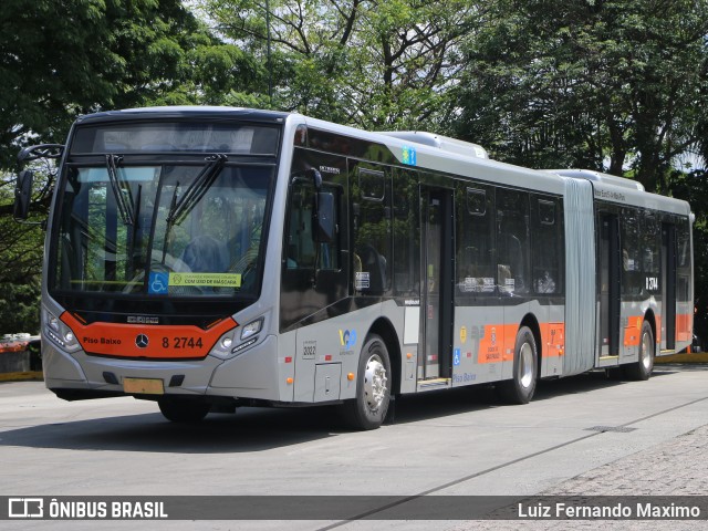 Viação Gato Preto 8 2744 na cidade de São Paulo, São Paulo, Brasil, por Luiz Fernando Maximo. ID da foto: 9590575.