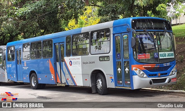 Viação Jacareí 10.107 na cidade de Caçapava, São Paulo, Brasil, por Claudio Luiz. Número da foto: #9590183.