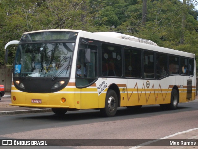 Companhia Carris Porto-Alegrense 0257 na cidade de Porto Alegre, Rio Grande do Sul, Brasil, por Max Ramos. ID da foto: 9593911.