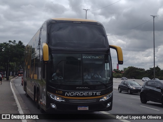 Expresso Nordeste 5705 na cidade de São Paulo, São Paulo, Brasil, por Rafael Lopes de Oliveira. ID da foto: 9593294.