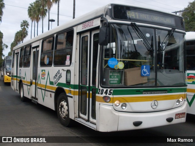 Auto Viação Presidente Vargas 2045 na cidade de Porto Alegre, Rio Grande do Sul, Brasil, por Max Ramos. ID da foto: 9596248.