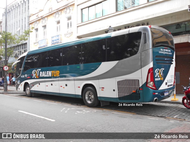 Ralen Tur RJ 333.002 na cidade de Petrópolis, Rio de Janeiro, Brasil, por Zé Ricardo Reis. Número da foto: #9602110.